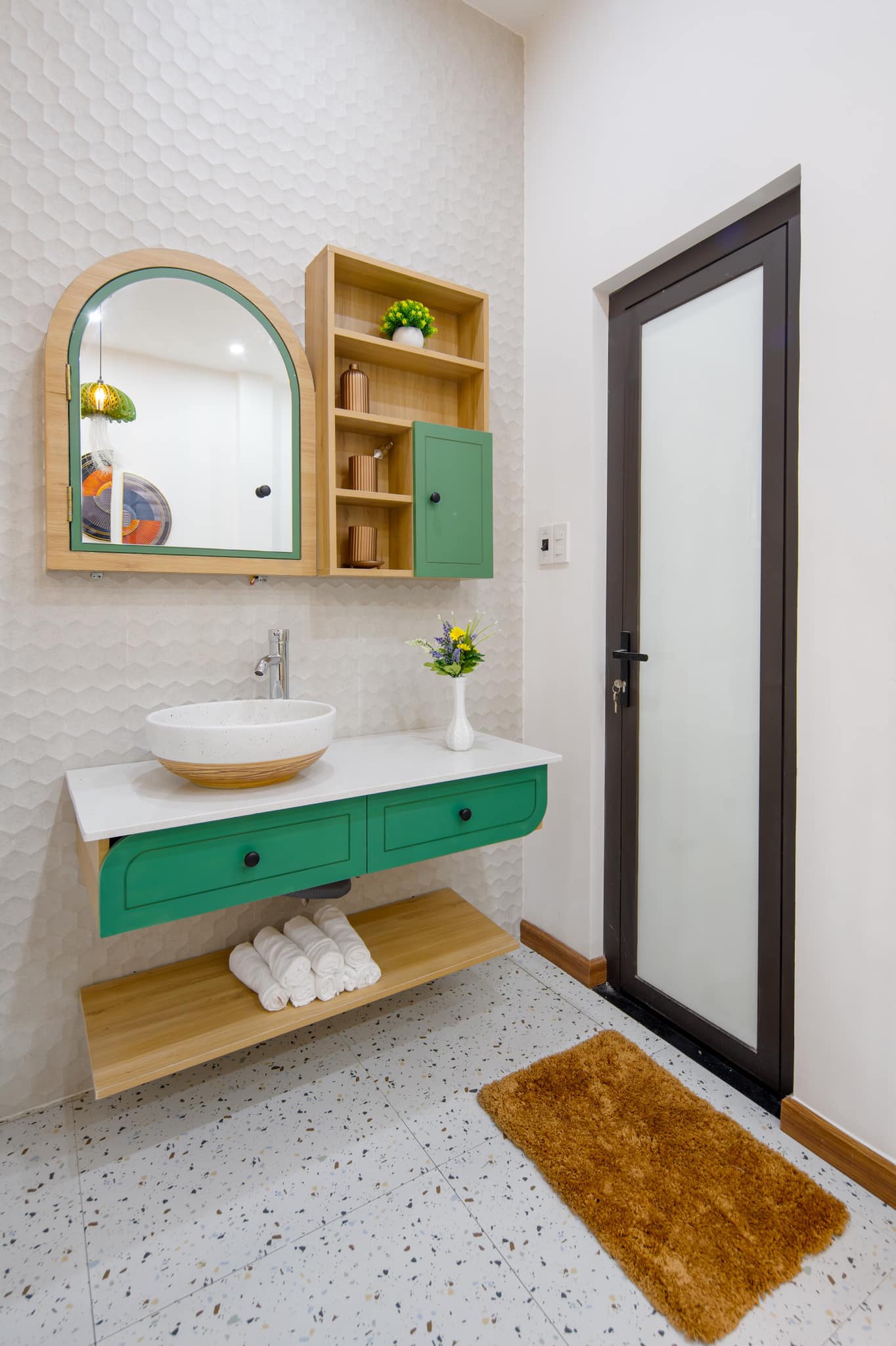 Phòng wc cũng được thiết kế với phong cách nhẹ nhàng tinh tế